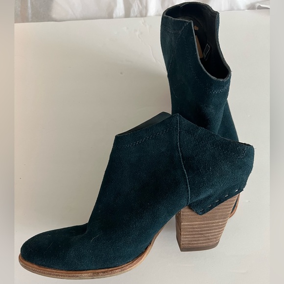 Dolce Vita Shoes - Dolce Vita Navy Blue Suede Mule Booties sz. 9